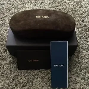 TOM FORD GC5799FAX1512LB999 関税送料込 TOM FORD logo-patch Shoulder Bag | Black | FARFETCH